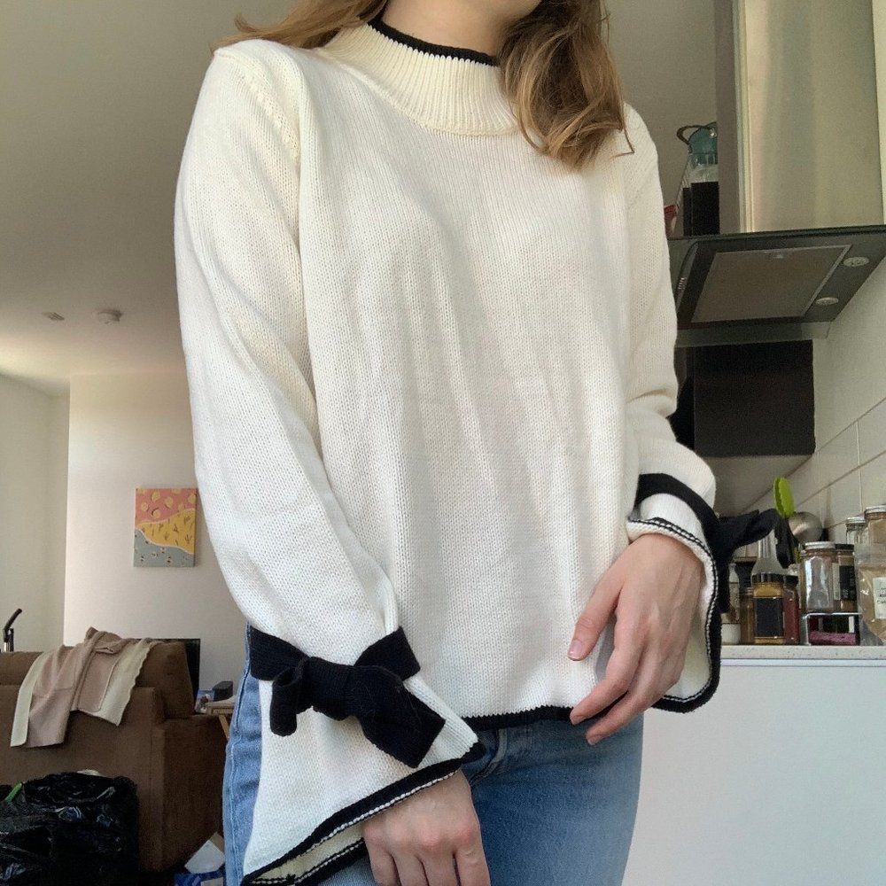 BP XL Cream Sweater with Black Detail Bows